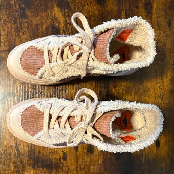 Rocket Dog “Flairio” Platform Corduroy Sneakers - Picture 6 of 9